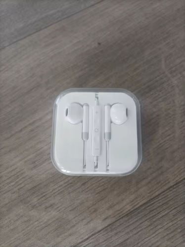 Prodám levně bílé drátové Stereo sluchátka s jackem 3,5mm