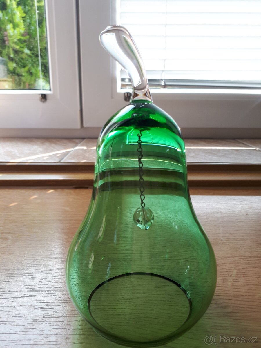 Skleněný zelený zvonek hruška