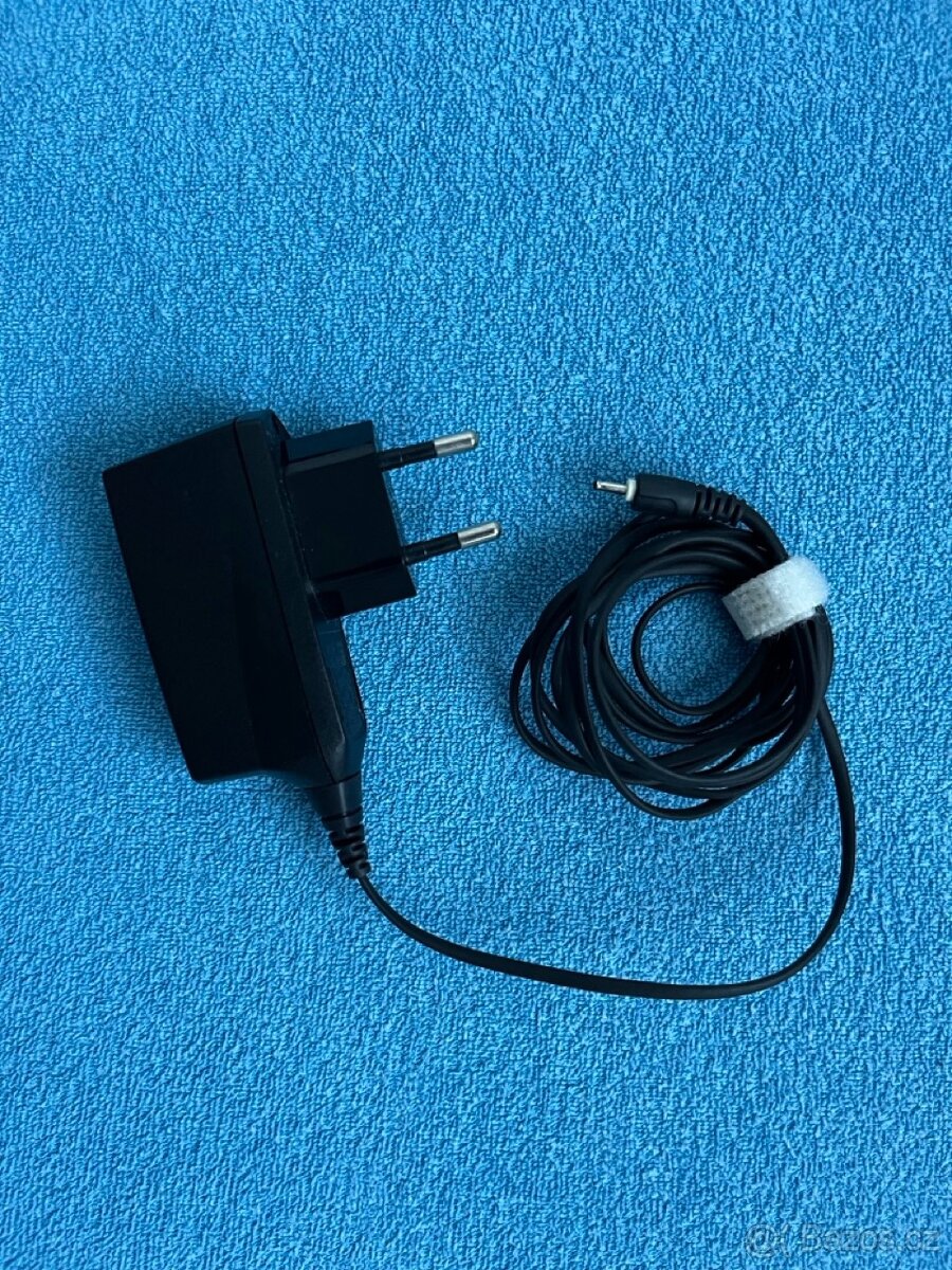 Nabíječka Nokia AC-8E, 2 mm konektor