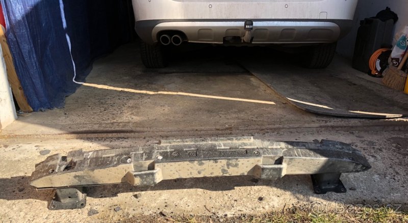 VÝZTUHA ZADNÍHO NÁRAZNÍKU VW PASSAT 2013