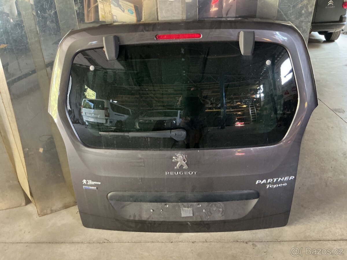 Peugeot partner - kufr. dveře. Otv. sklo.