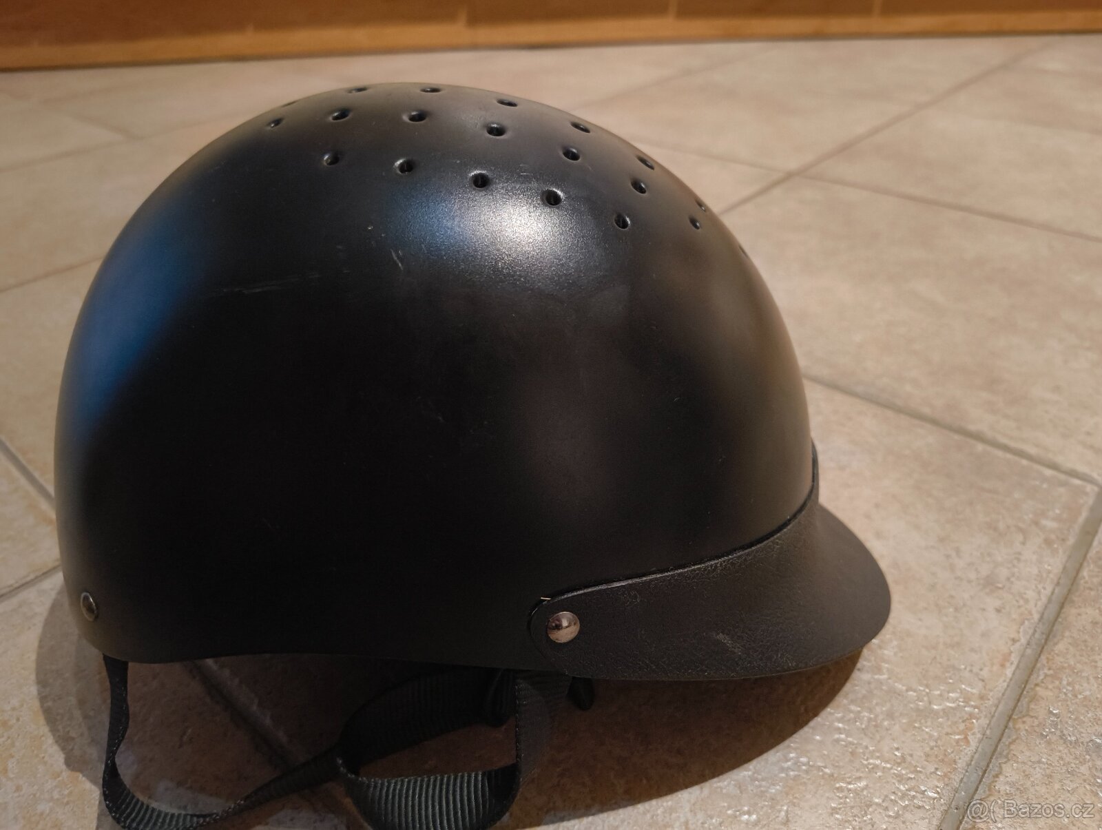 Jezdecká helma
