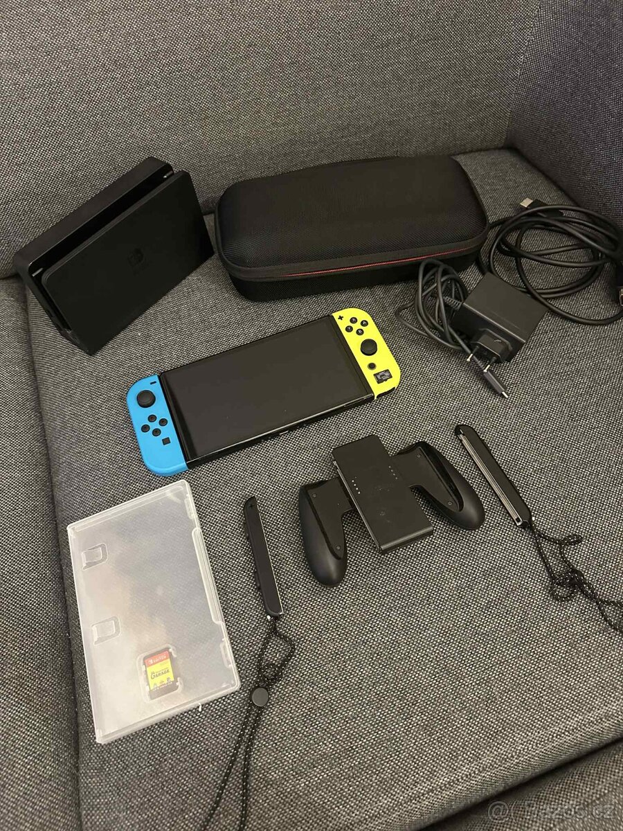 Nintendo switch OLED + hra + příslušenství