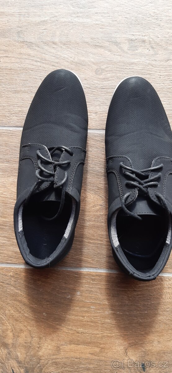 Černé semišové polobotky vel.39 nové