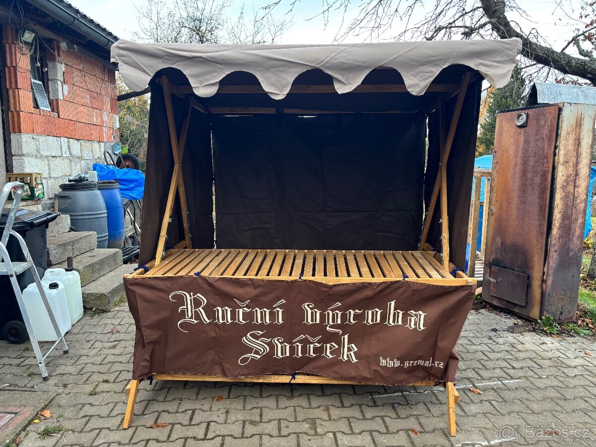 Dřevěný prodejní stánek