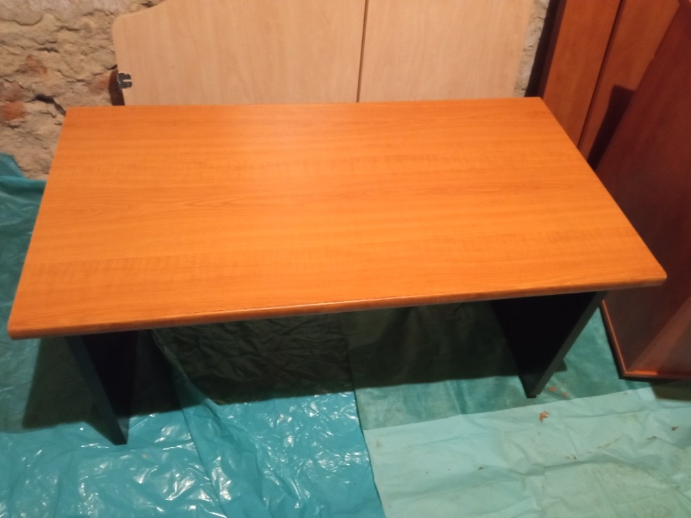 prodám malý nízký stolek 100x60cm výška 50cm