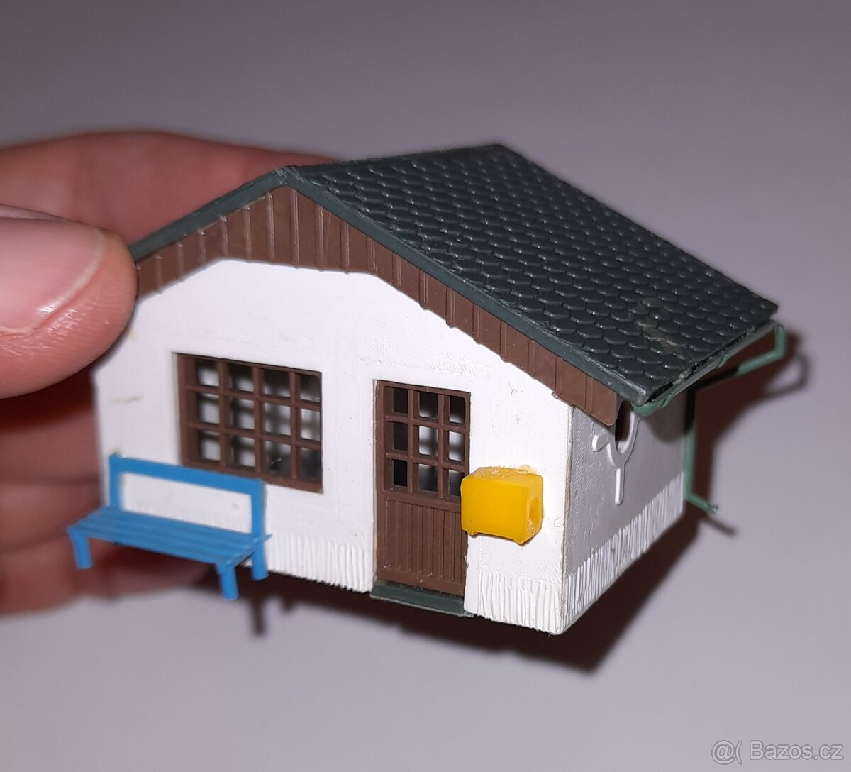 Dvě autobusové zastávky k mašinkám do kolejiště TT