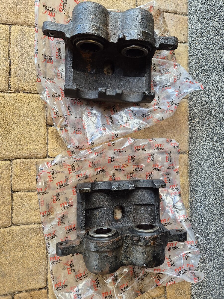 Hummer H2 přední třmeny komplet repasovany