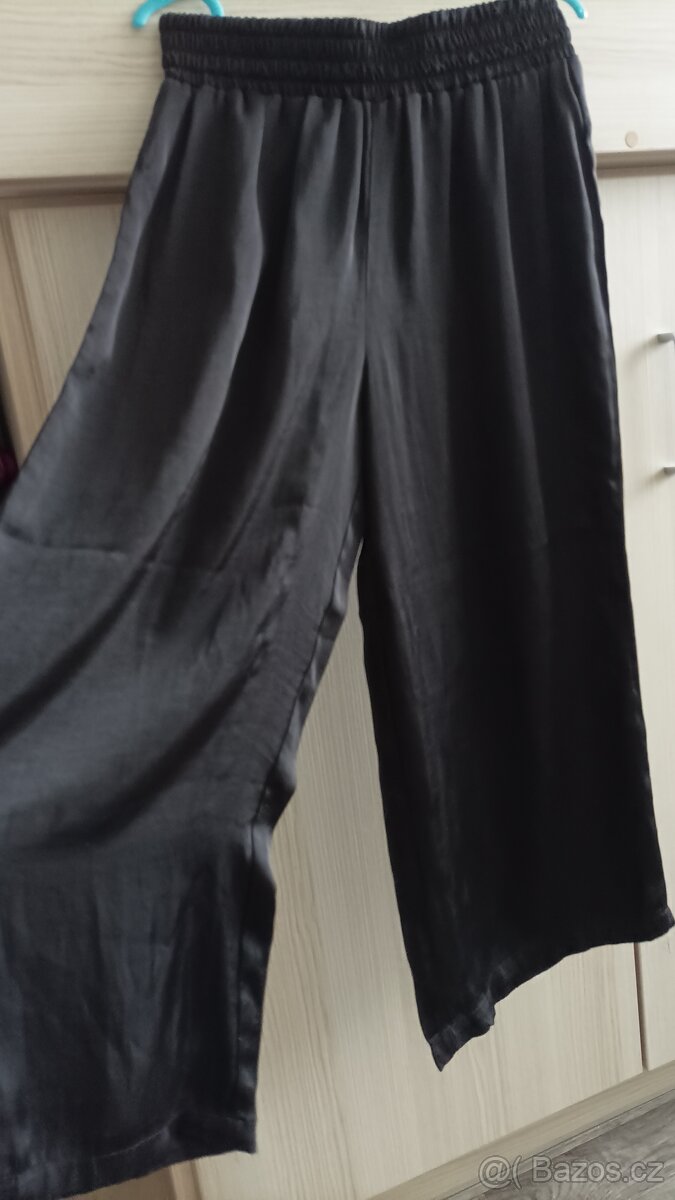 Krásné široké kalhoty vel. 146