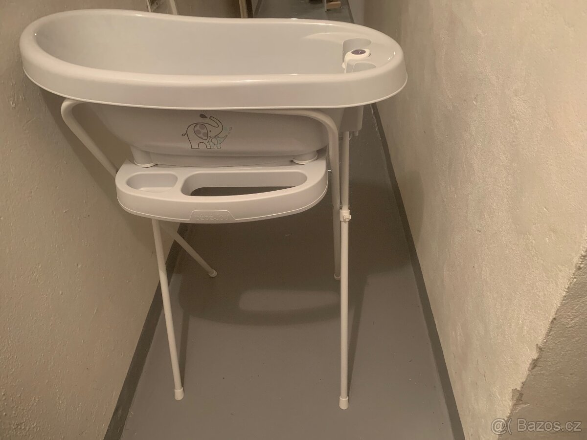 Vanicka se stojankem bebejou