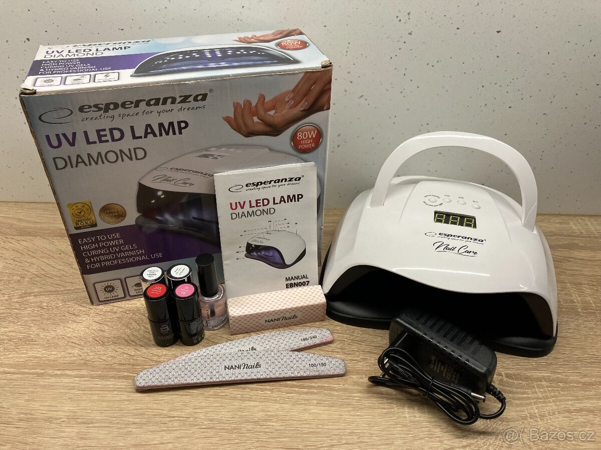 UV LED lampa na manikůru