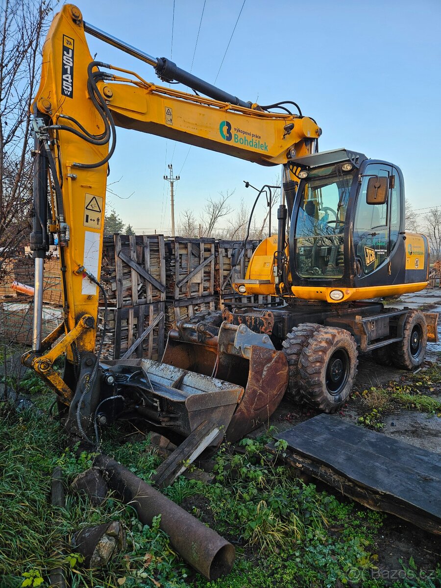 Kolový bagr JCB 145W