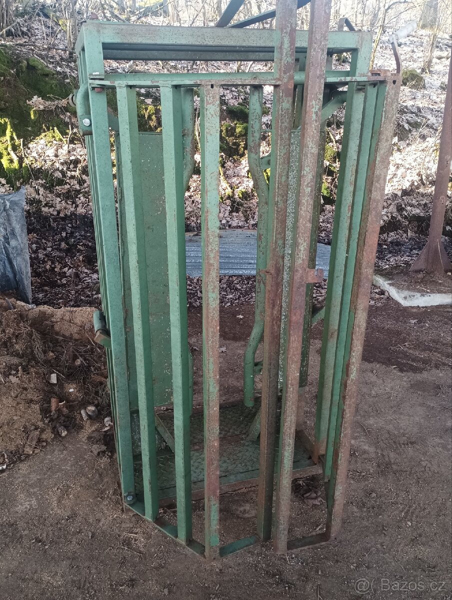 Fixační čelo na klec