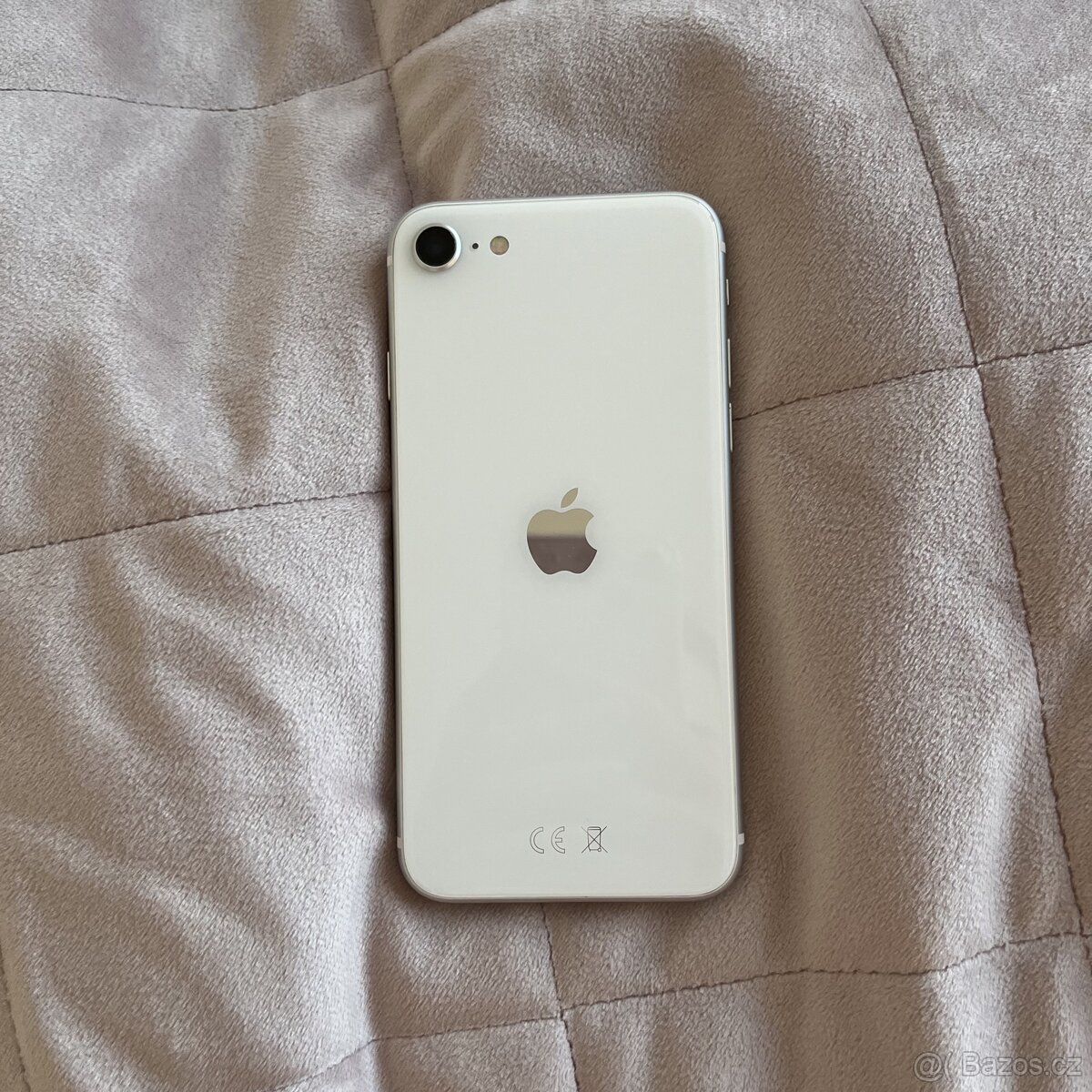 iPhone SE bílý, 64 GB