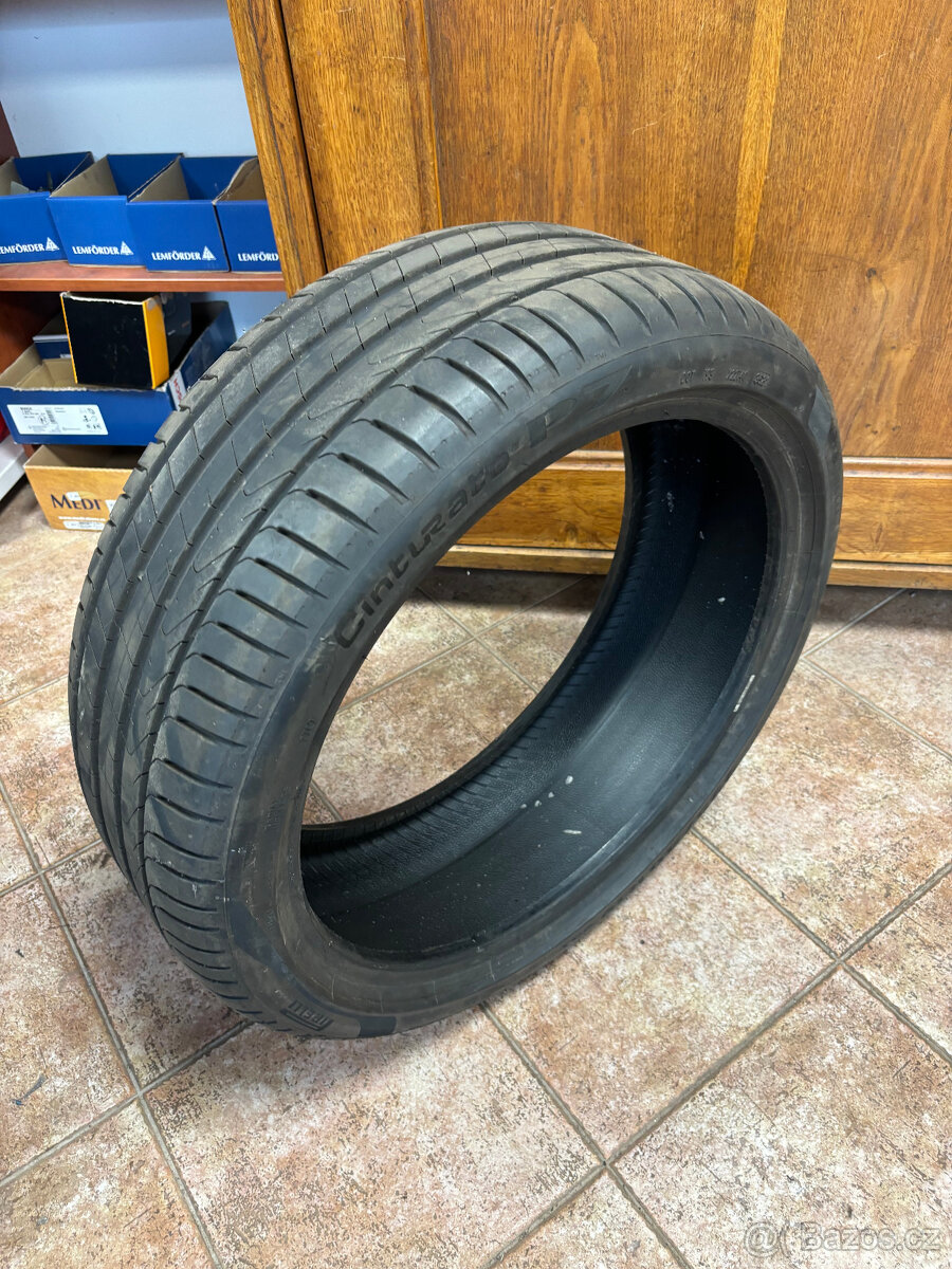 Letní penu Pirelli 225/40 R19 93 Y - 1ks