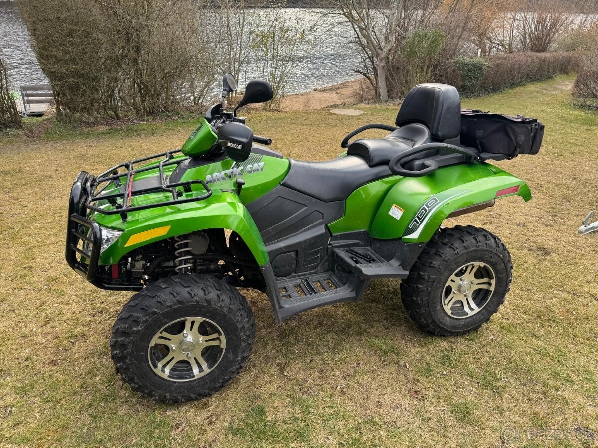 Dvoumístná čtyřkolka Arctic Cat 700