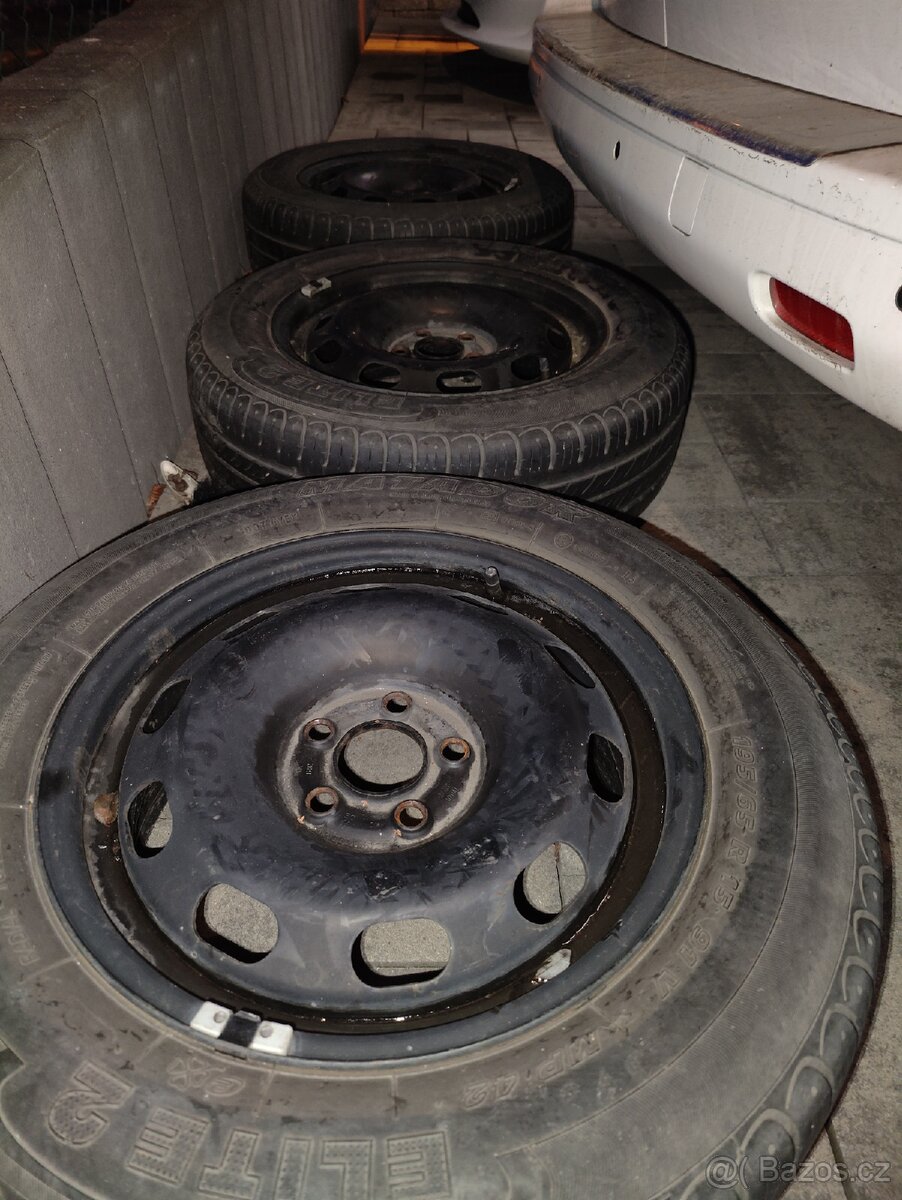 Prodám obuté ráfky s pneu, VW