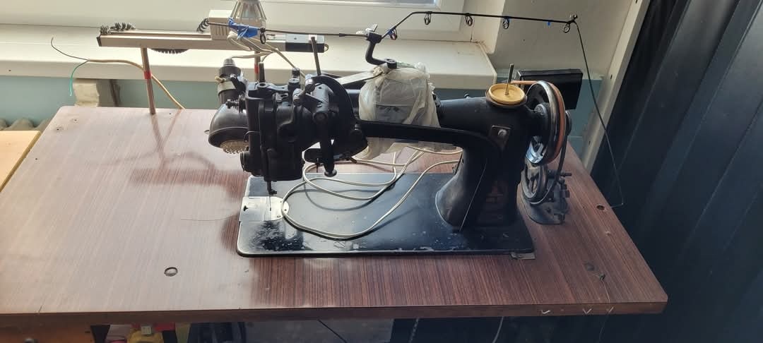 Vyšívací šicí stroj Adler s elektromotorem