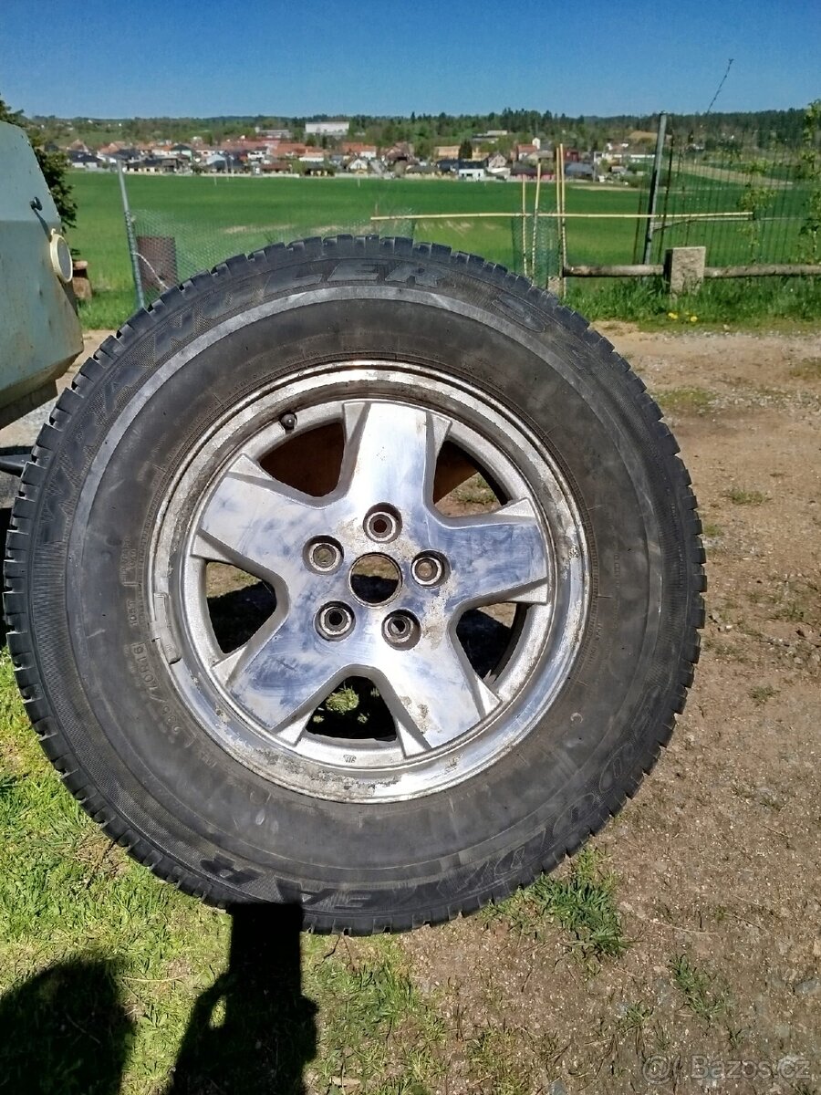Prodám kolo na Jeep Cherokee