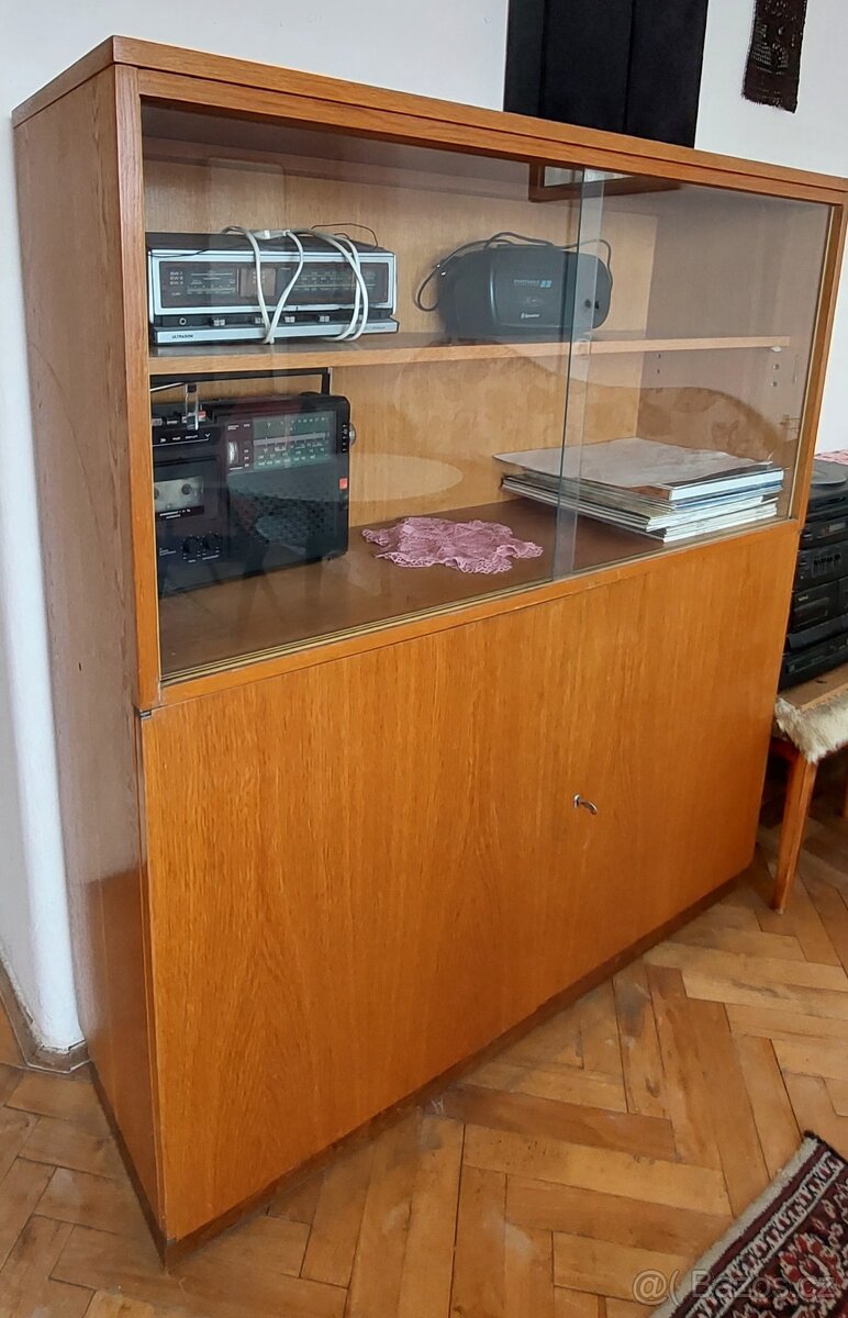 Retro skříň