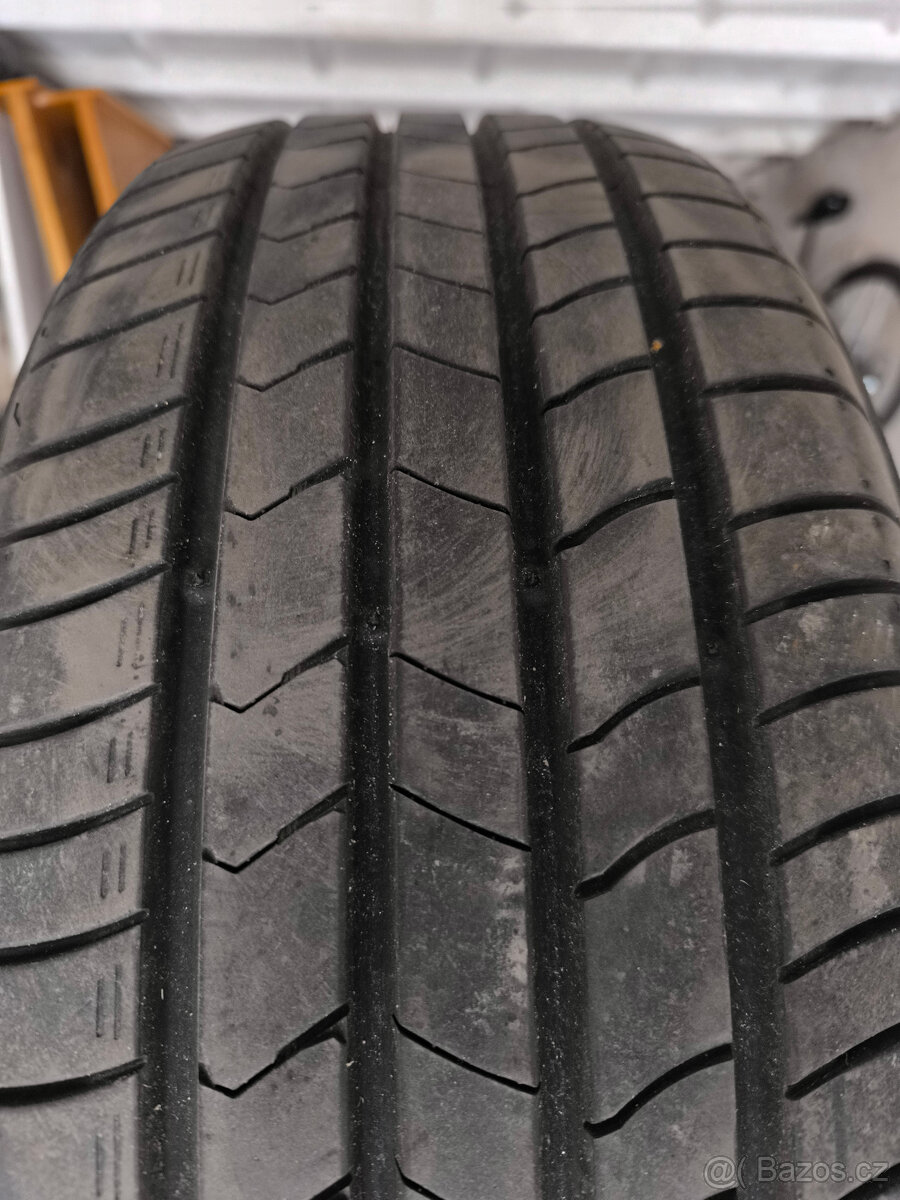 Kumho Ecsta HS51