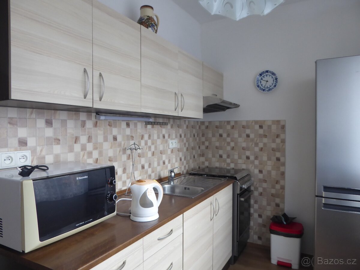 Pronájem bytu 2+1 54 m2 částečně zařízený Praha 4