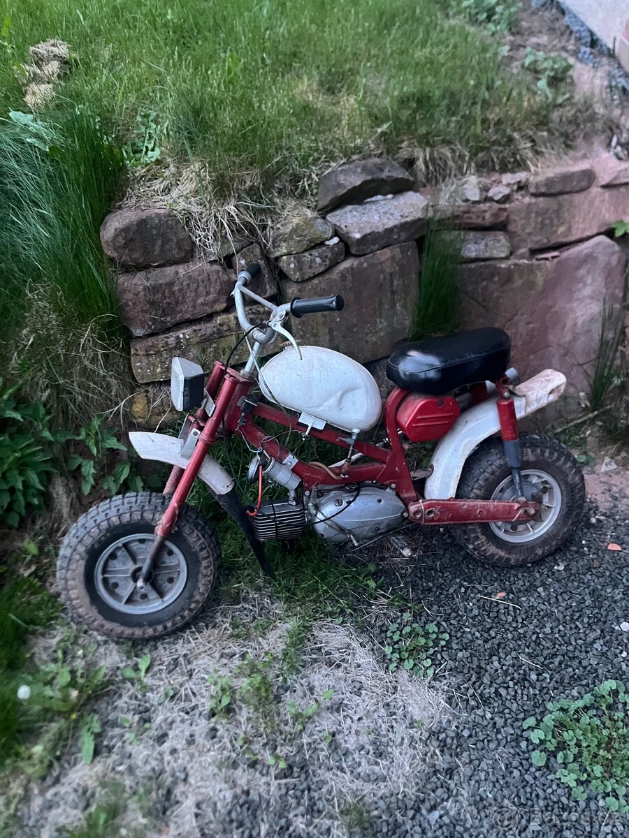 jawa pionýr