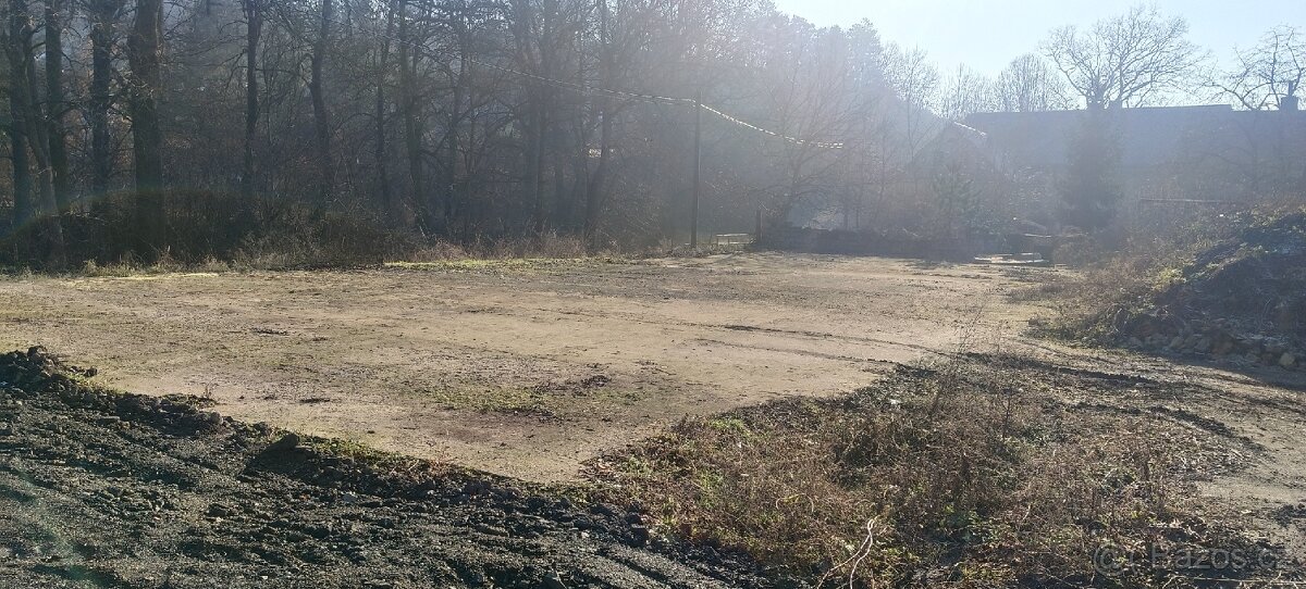 Pronájem betonové venkovní plochy cca 500 m2