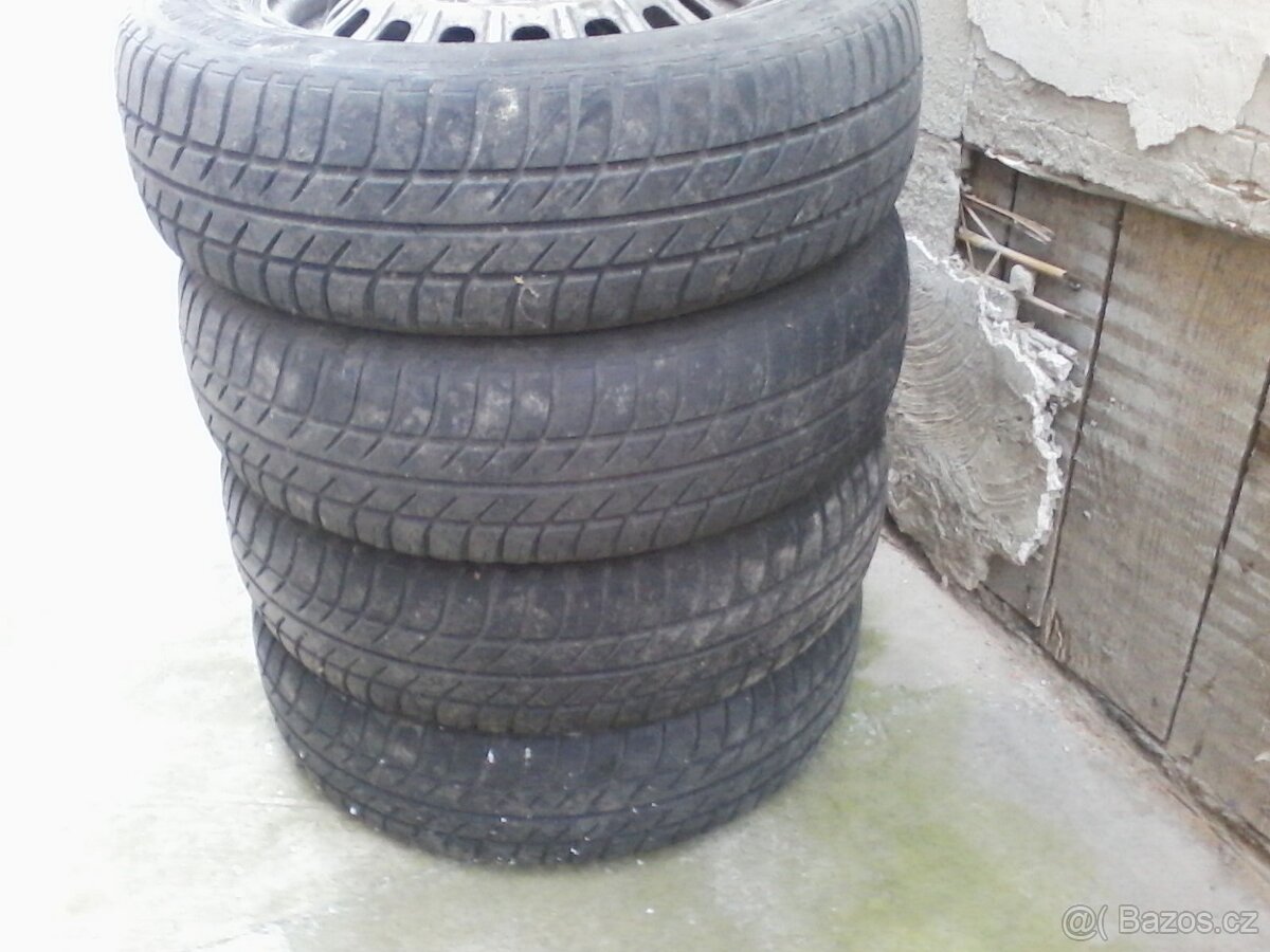 sada čtyř pneu 165/70R13+disky fiat uno