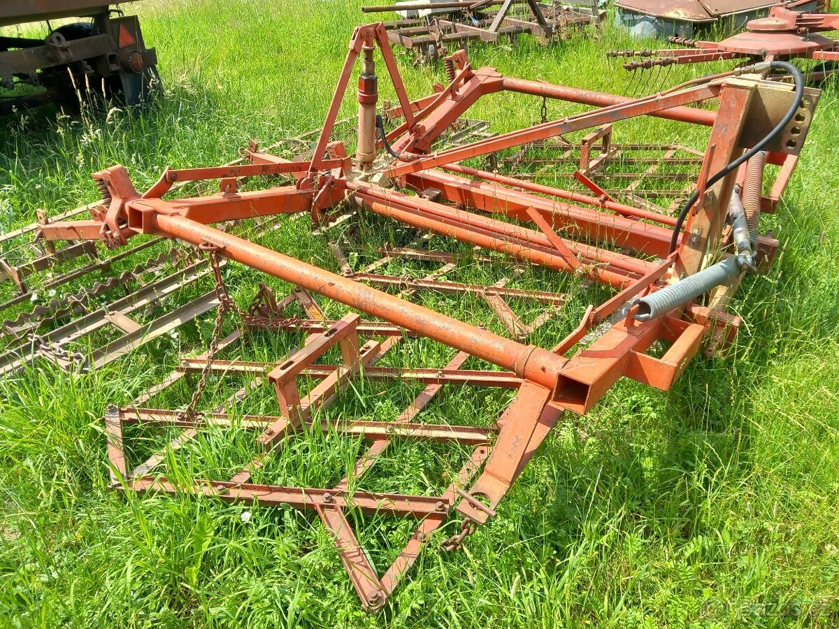 SKLÁDACÍ BRÁNY ZA TRAKTOR
