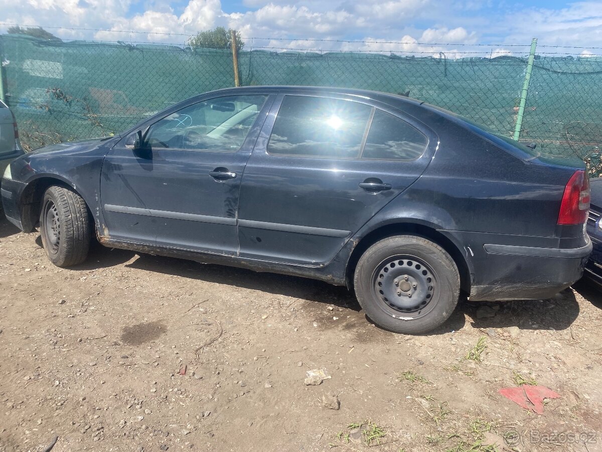 Octavia2 kratka( kód barvy 9910)- černá met.