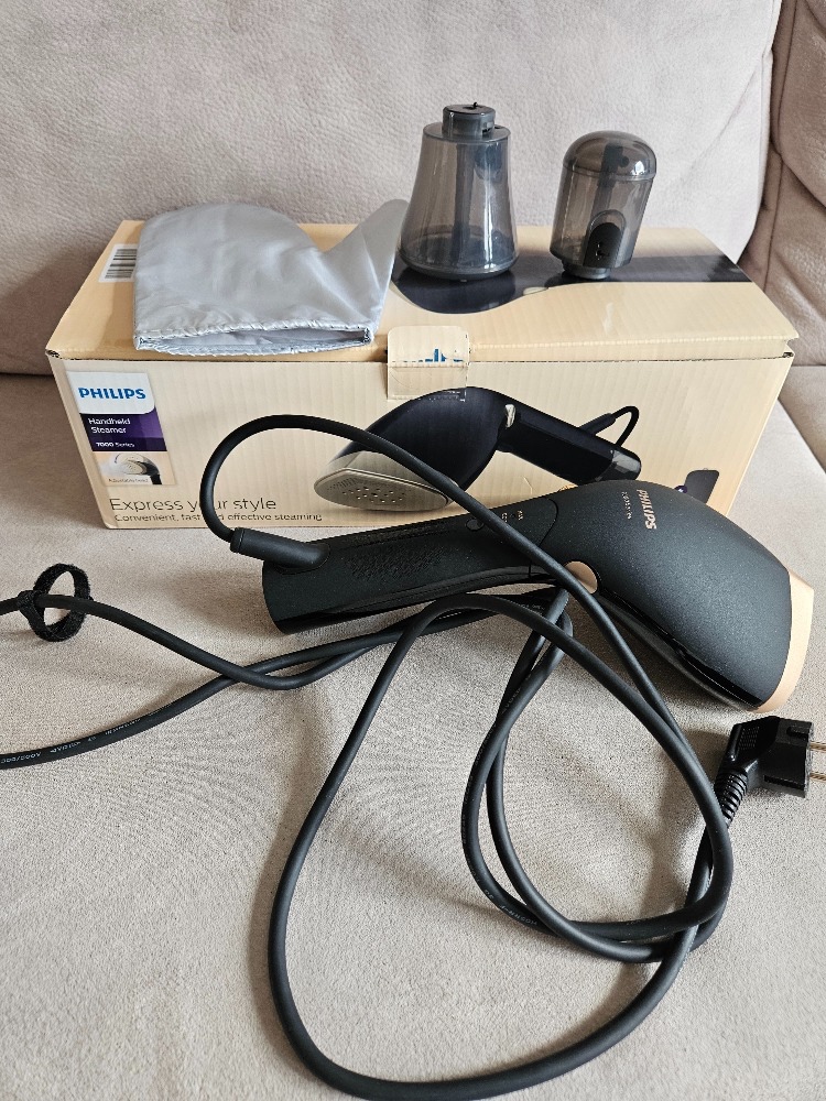 Ruční napařovač- Handheld steamer značky Philips