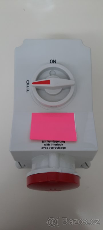 Spínatelná IP44 Zásuvka 3PN+E 64A 400 V MENNEKES