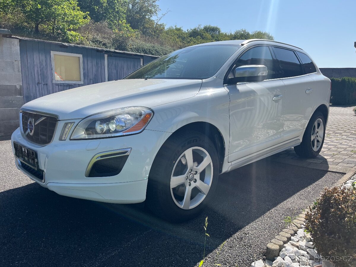 Volvo XC60, 4x4, 120kW,R-Design,06/2013, 1.majitel,xenony