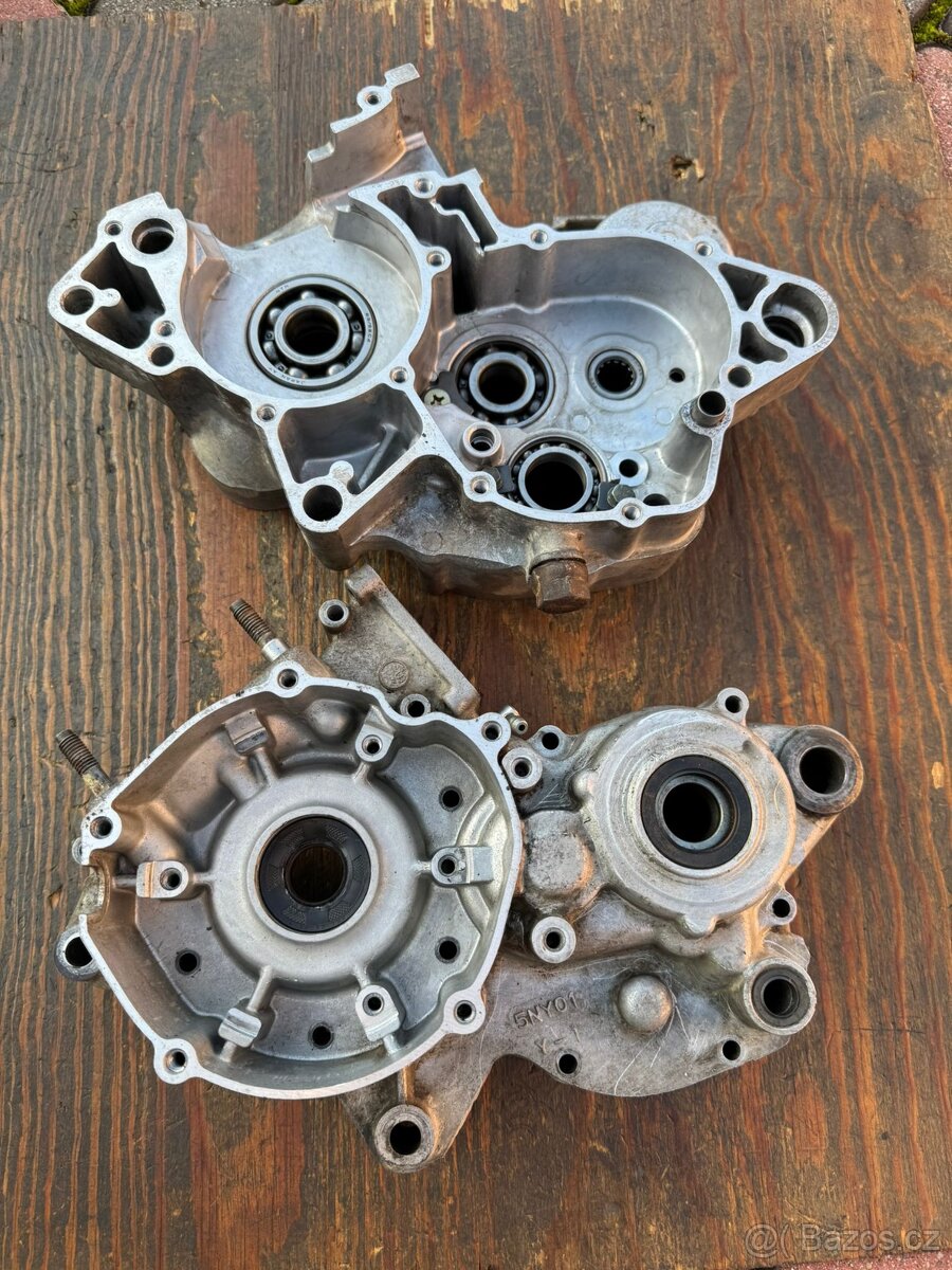 Komplet klikové skříně levý pravý blok kartery Yamaha YZ 125
