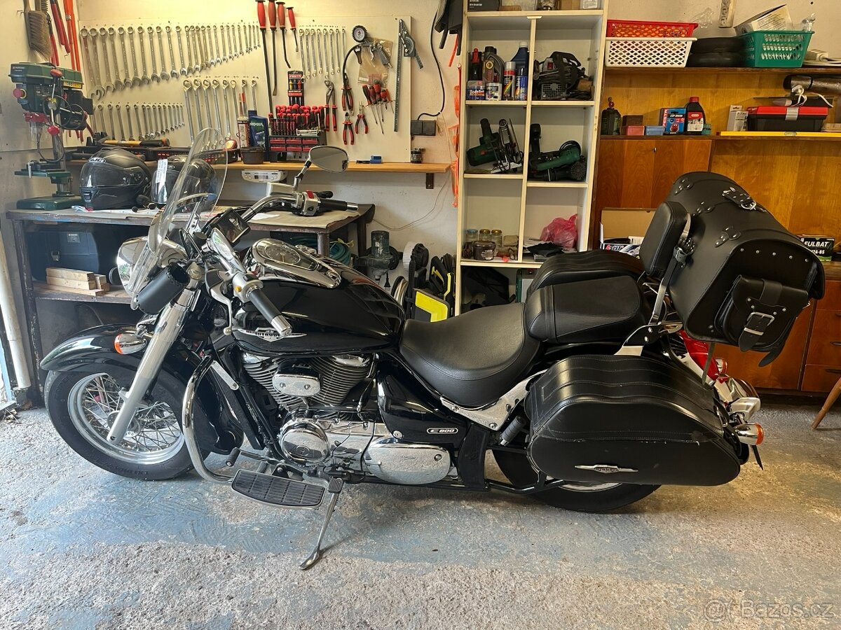 Suzuki C800 Intruder