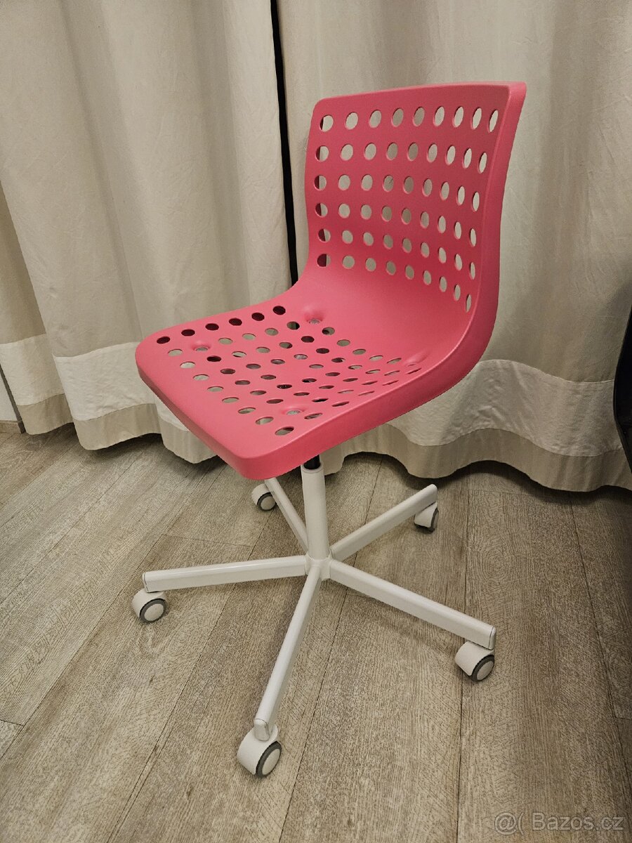 Dětská židle s kolečkami