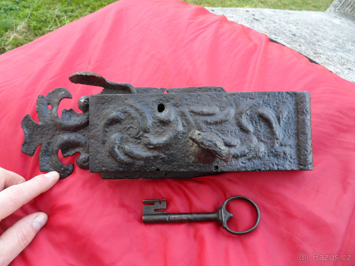 Barokní zámek na dveře, 18.stol.