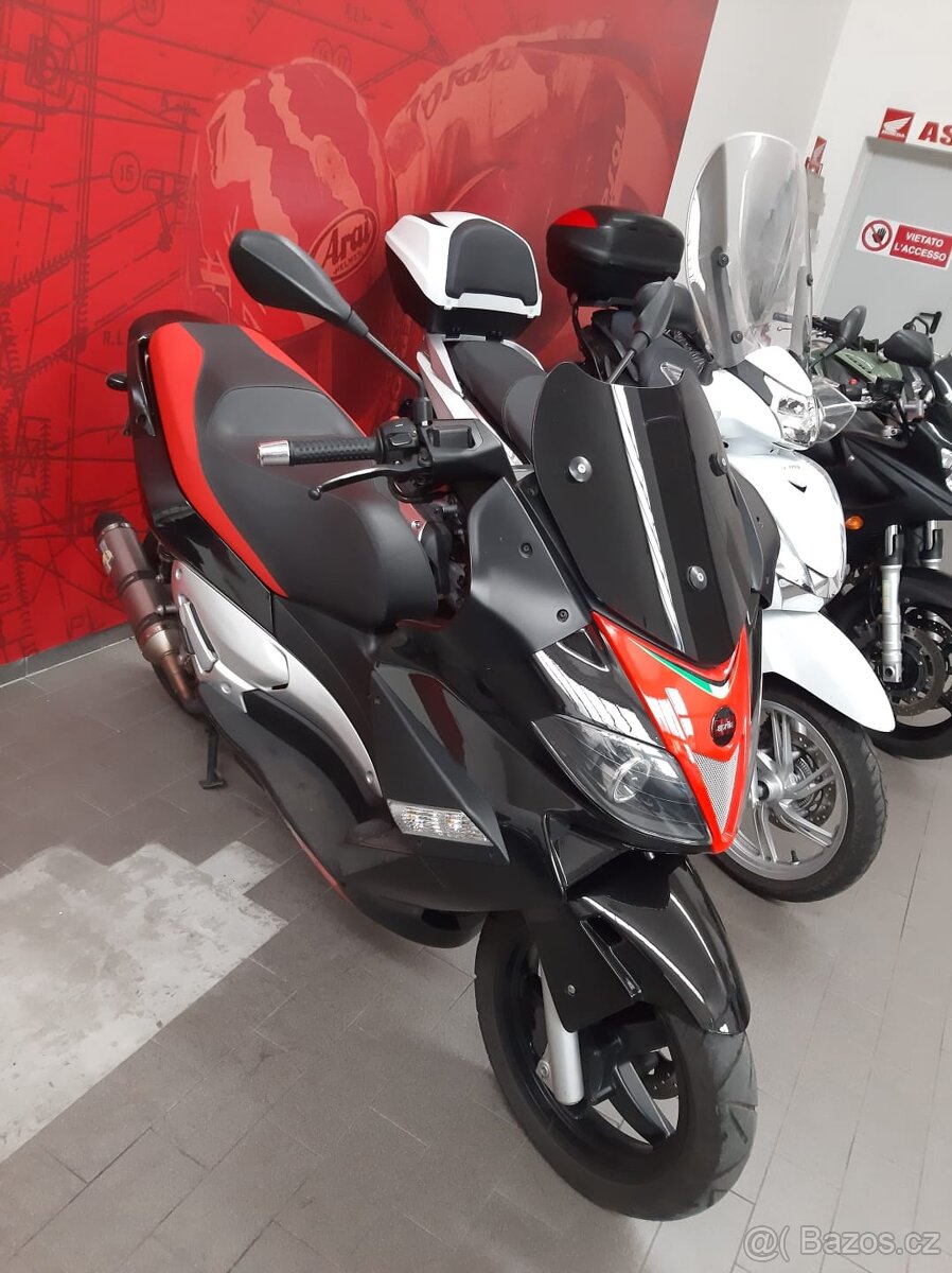 Aprilia SR max 300