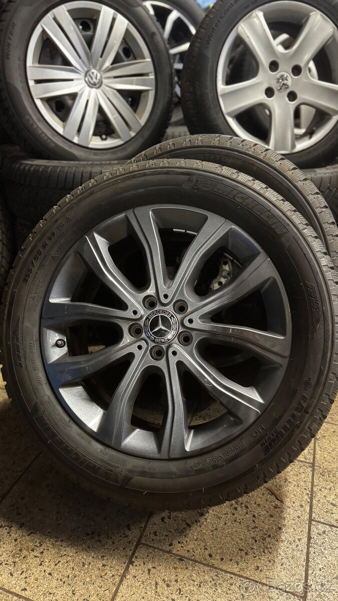 Originál alu Mercedes R19 se zimními pneu Michelin 255/50