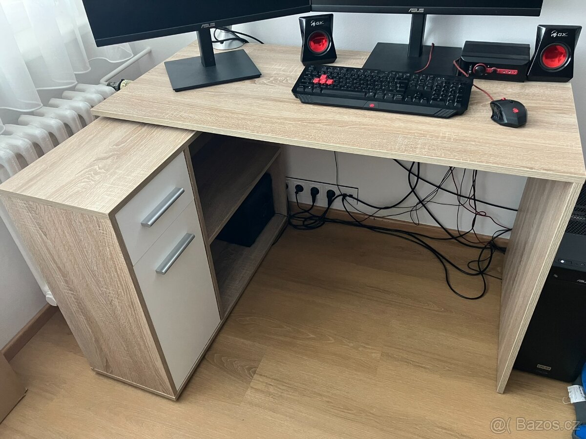 Psací / pracovní stůl
