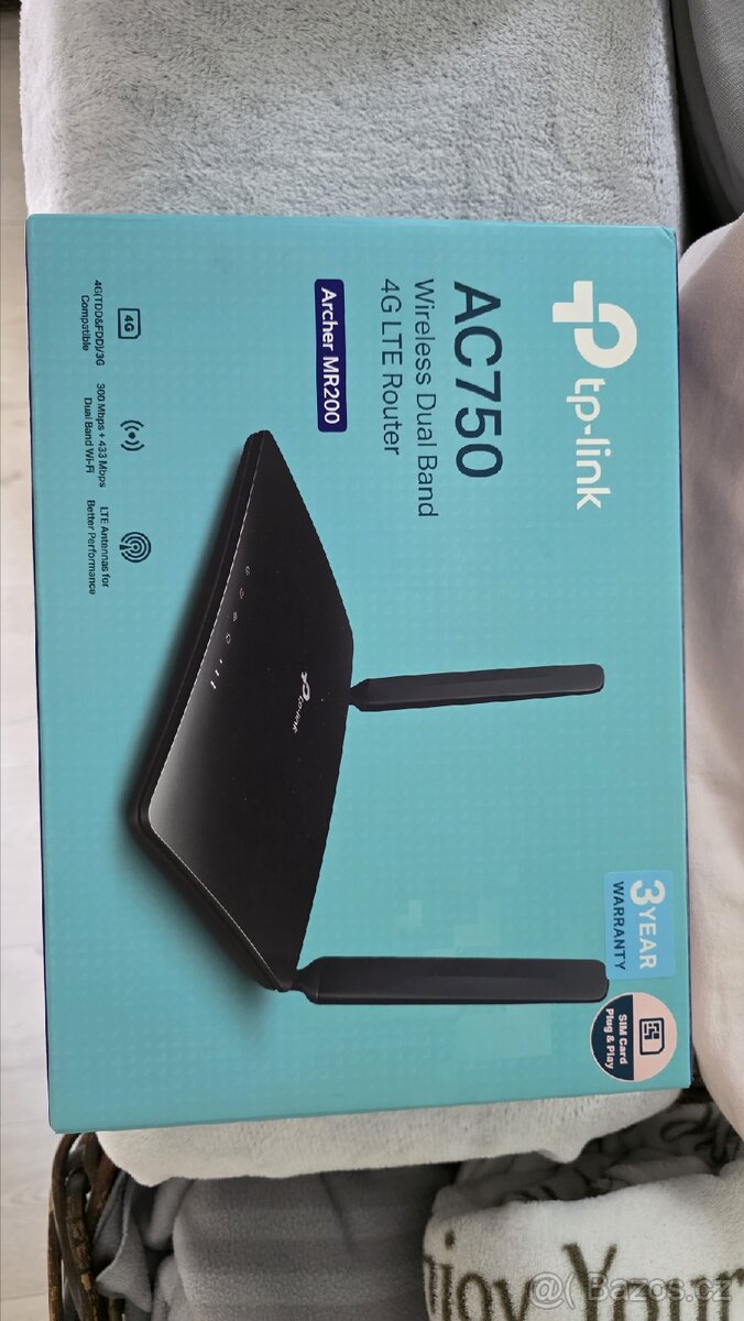TP-LINK Archer MR200 WiFi AC750 4G SIM slot
