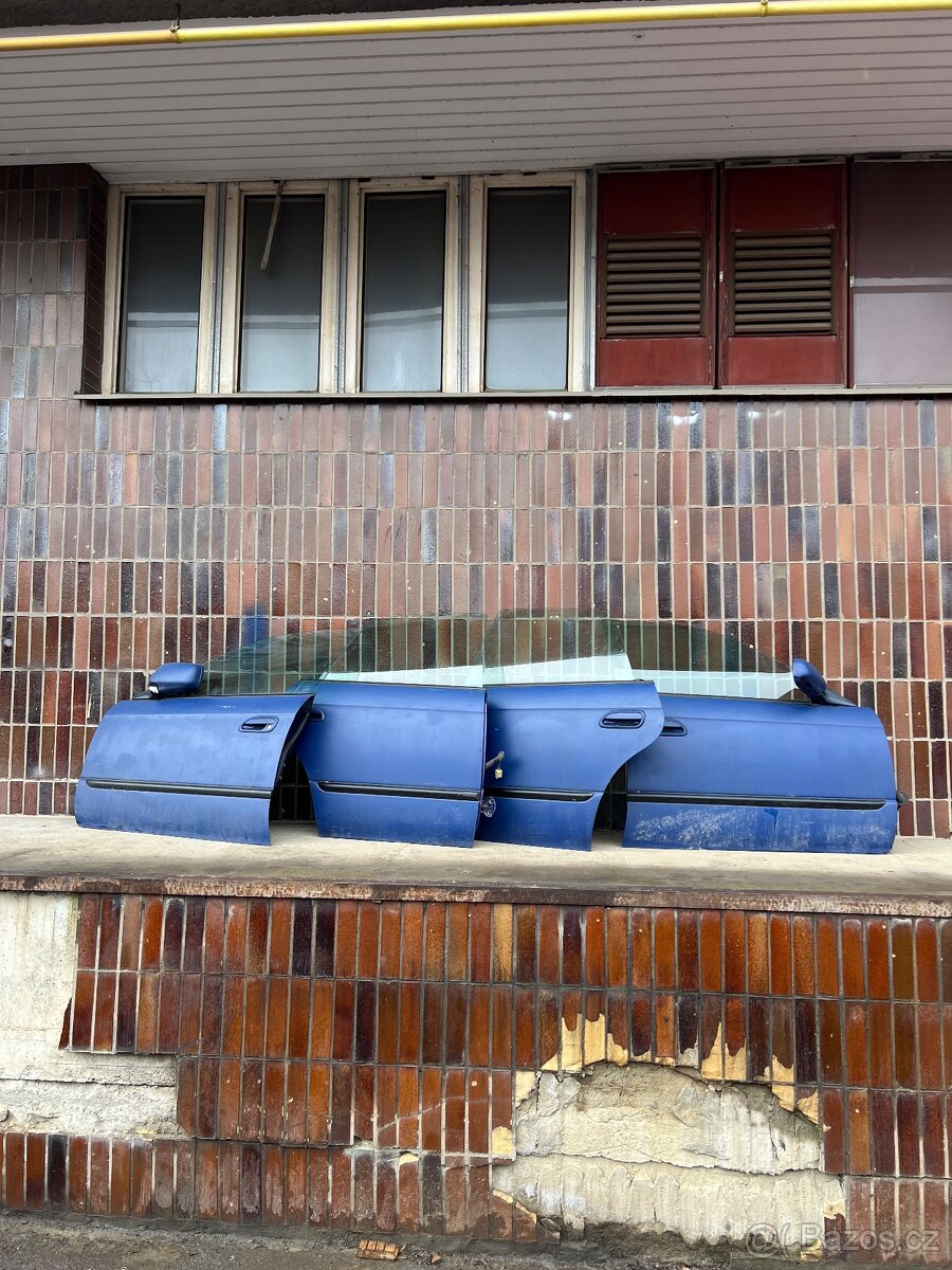 Dveře Subaru Legacy sedan BH (3. generace)