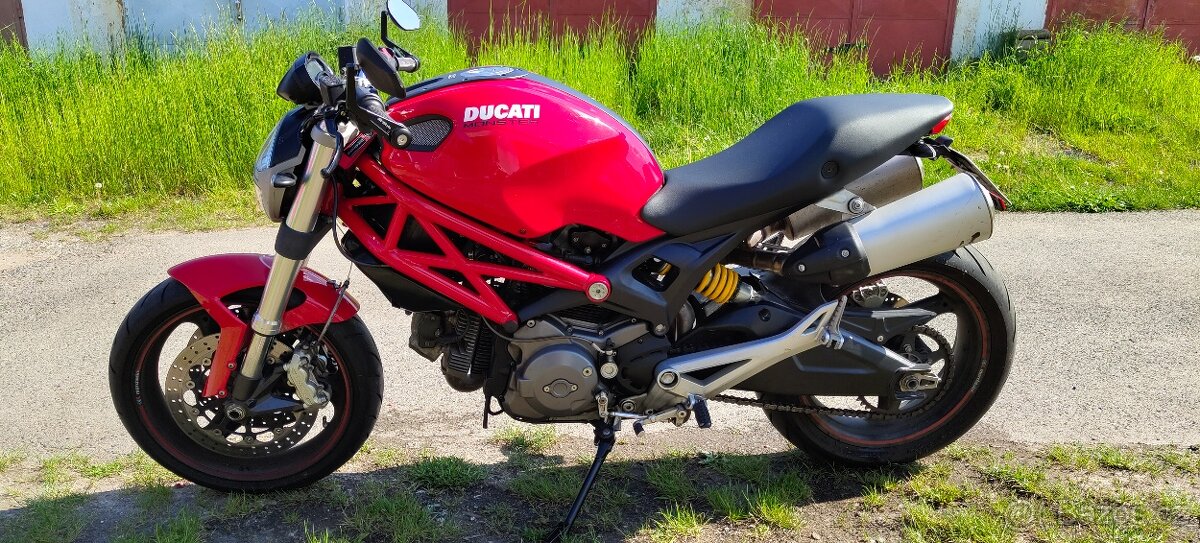 Ducati Monster 696
