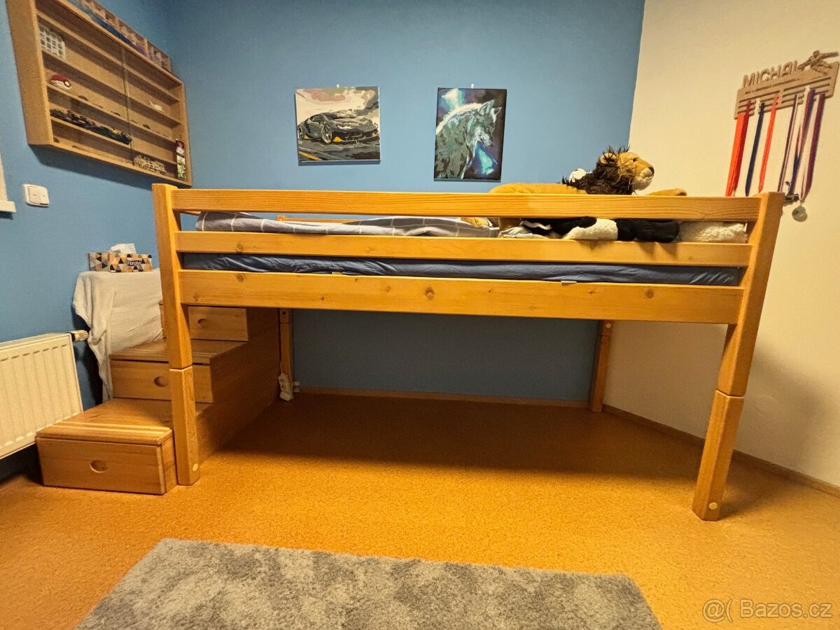 Zvýšené jednolůžko s úložným prostorem