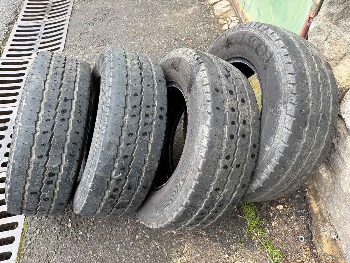 Pneu 215/70R15 continental