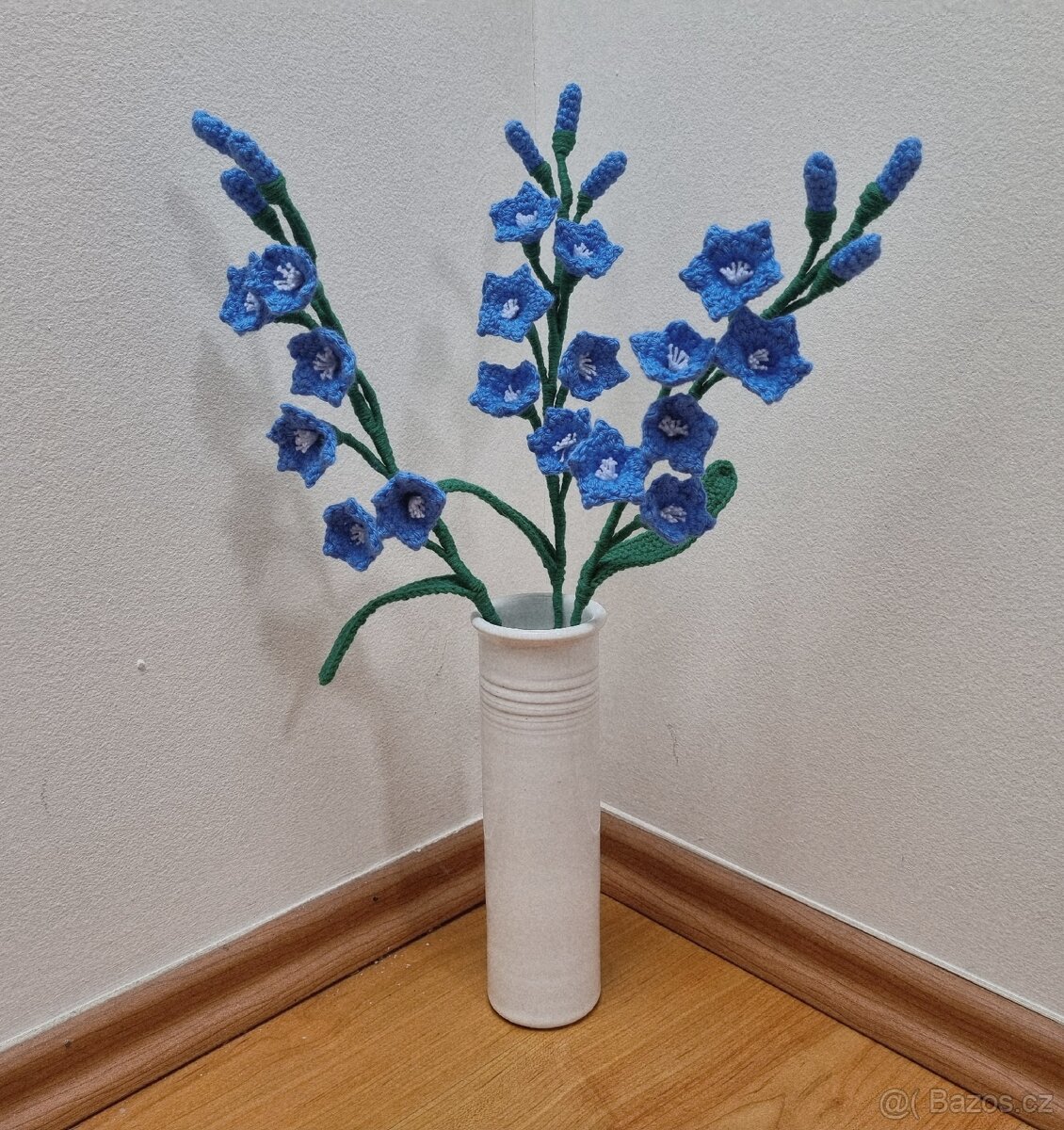Háčkovaná květina zvonek modrý