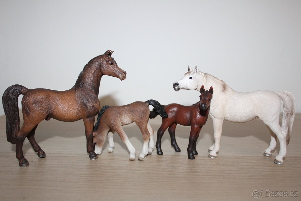Rodina arabských koní Schleich