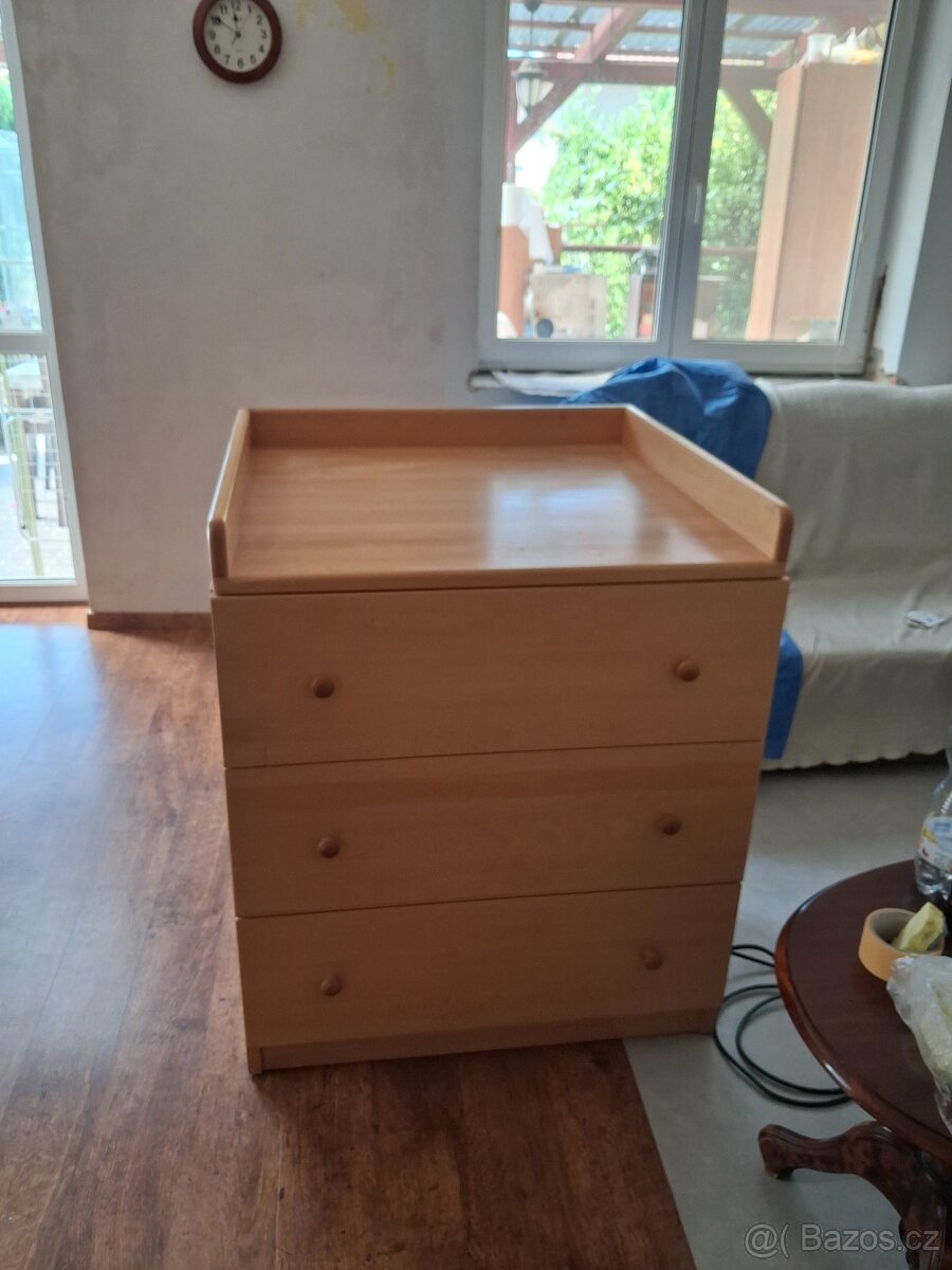 Prodám přebalovaci stůl z masivu