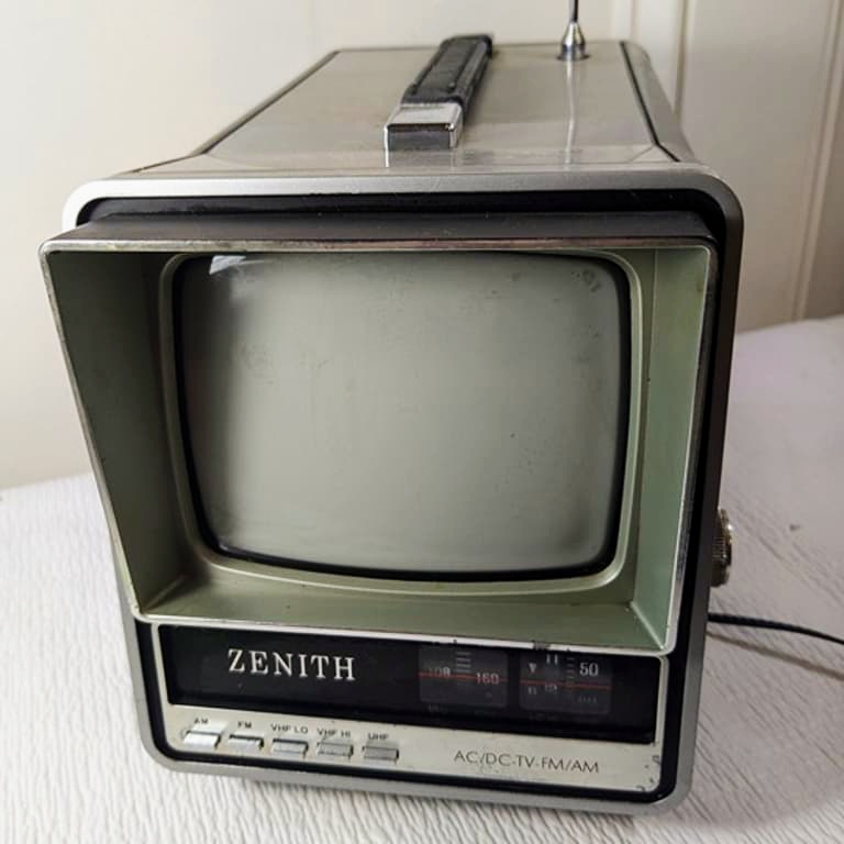 Retro přenosný televizor Zenith